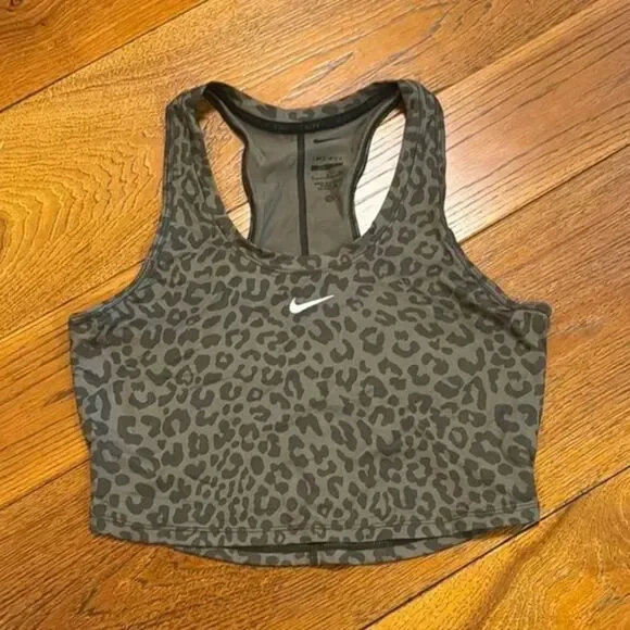 Nike Dri-FIT One Crop Tank in Green Size Small - Picture 2 of 5